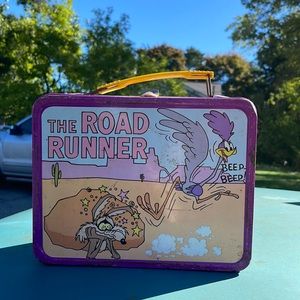 Road Runner and Wile E. Coyote lunchbox!